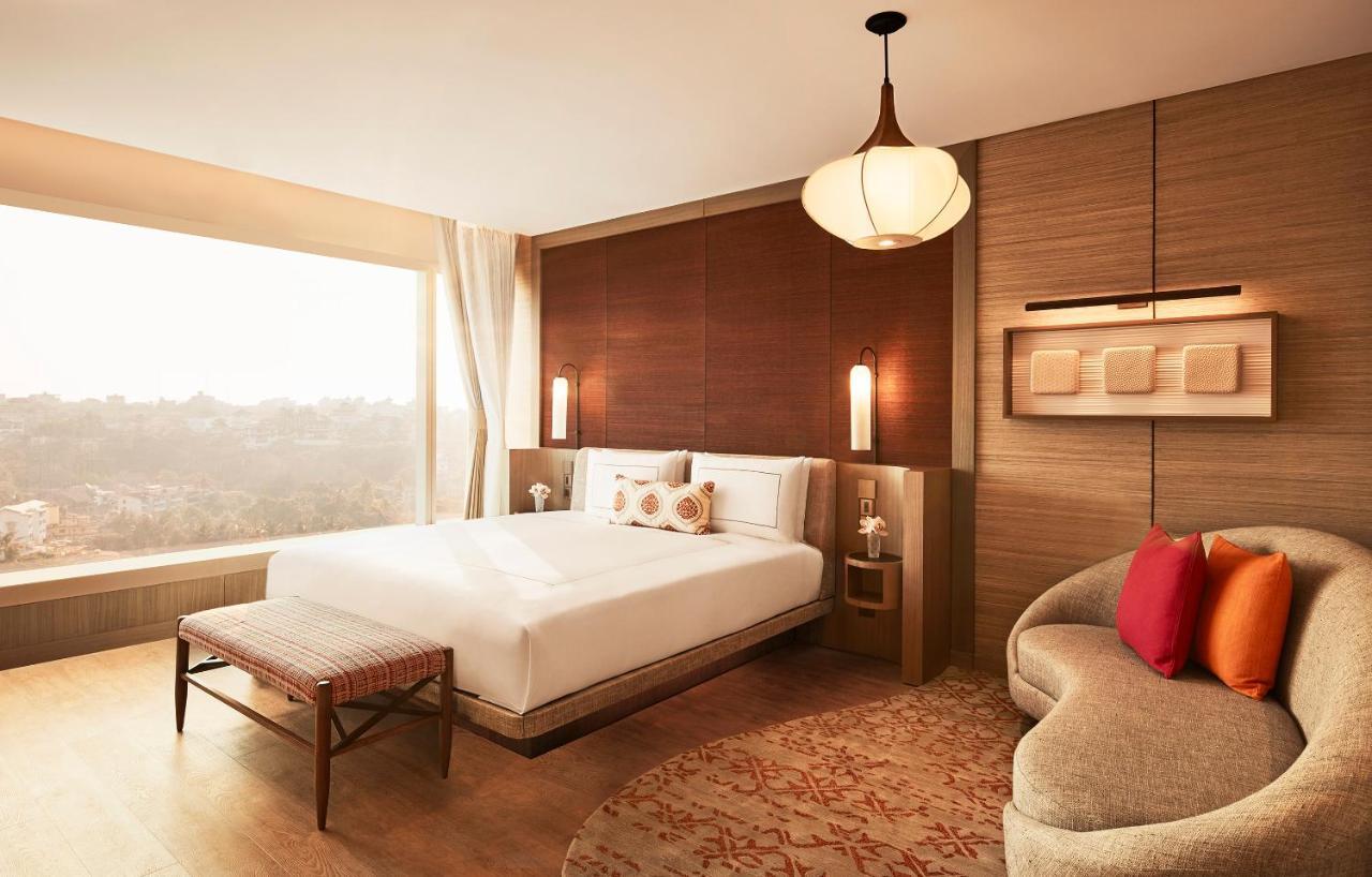 פאנג'י Taj Cidade De Goa Horizon, Goa מראה חיצוני תמונה A bedroom at the Taj Mahal Palace